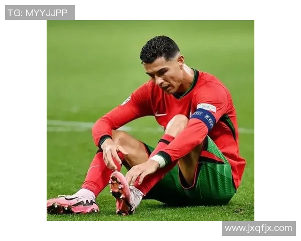 三字母足球巨星们的传奇人生与场上巅峰表现，探索他们如何影响全球足坛